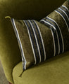 Housse de coussin Tempo en velours de coton en couleur Laurier