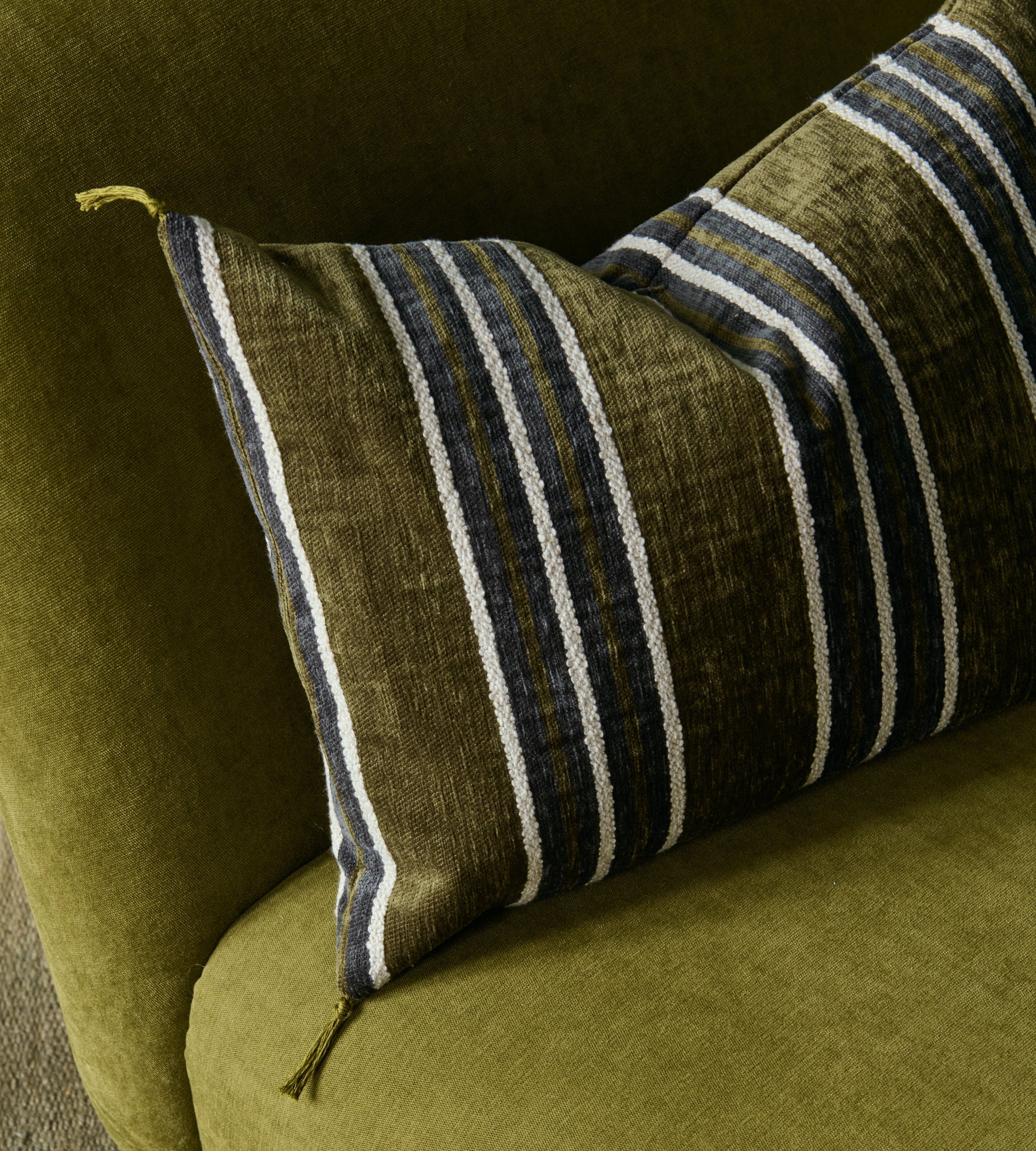 Housse de coussin Tempo en velours de coton en couleur Laurier