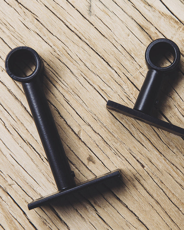 Accessoires noir en acier pour poser votre tringle à rideaux