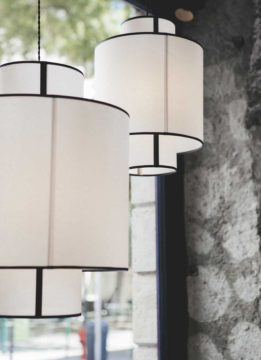 Suspension Ilam en papier blanc et contours noirs