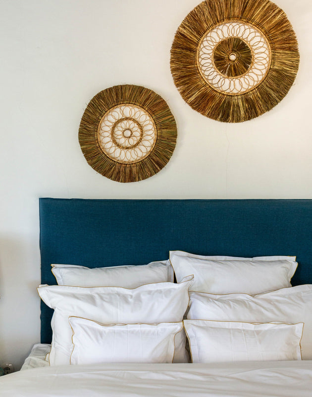 Literie : linge de lit en percale de coton bio blanc avec une surpiqure jaune