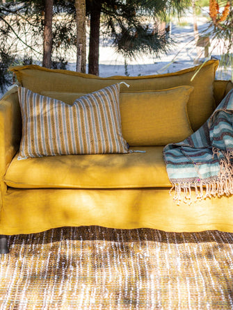 Loveseat Holi