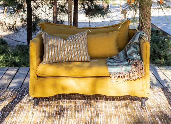 Loveseat Holi