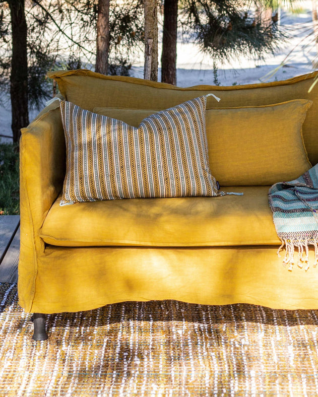 Loveseat Holi