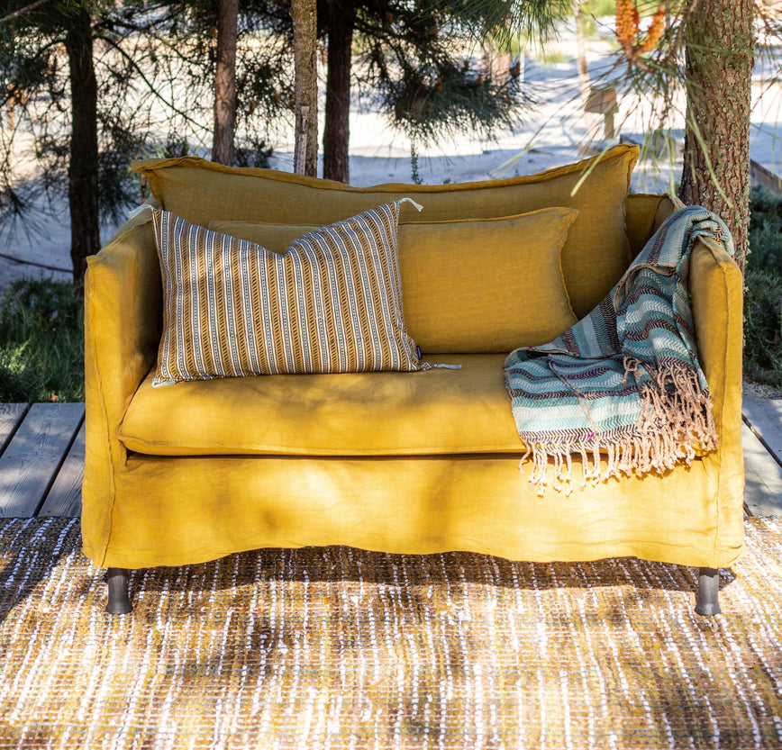 Loveseat Holi