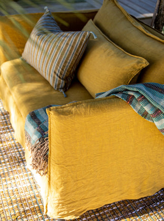 Loveseat Holi