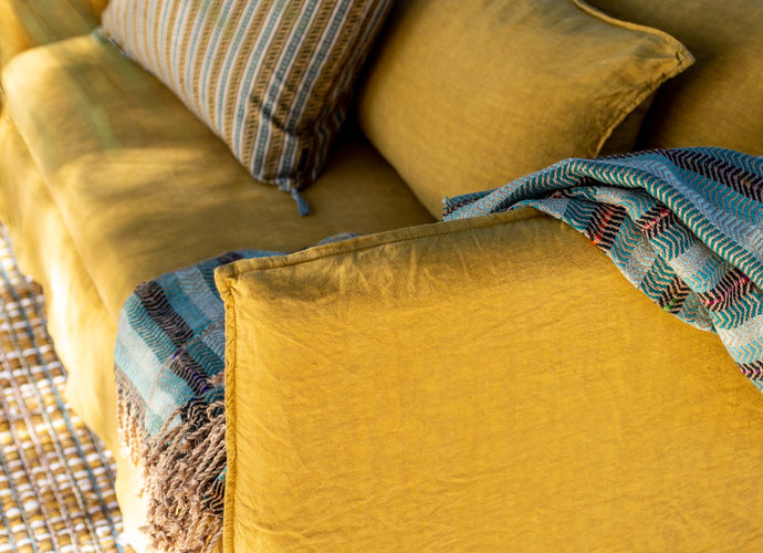 Loveseat Holi