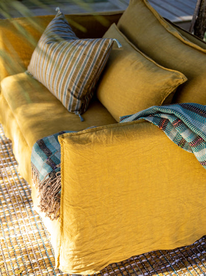 Loveseat Holi