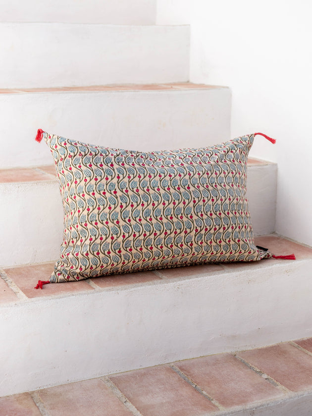 Housse de coussin avec pompoms motif végétaux