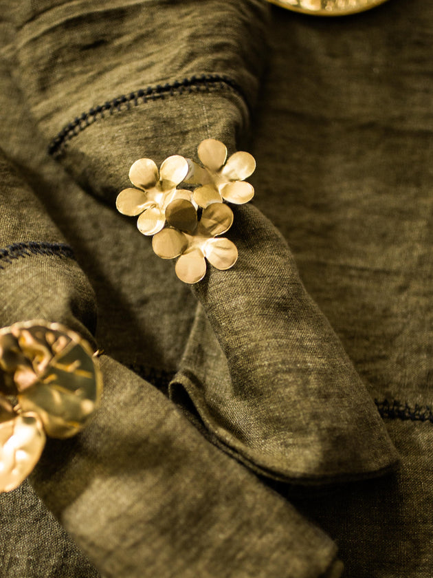 Rond de serviette élégant en métal doré Floria en forme de fleur