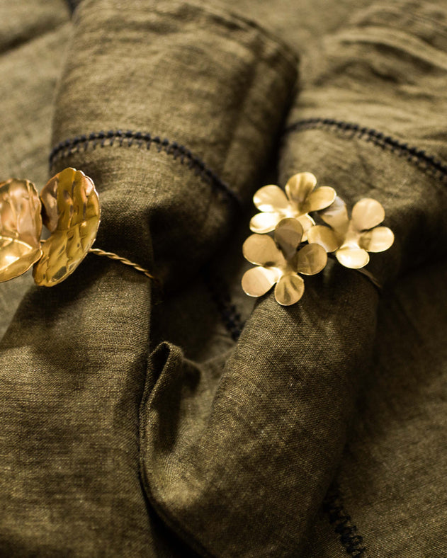 Ronds de serviette Floria en métal doré fleur et feuille