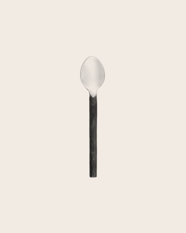 Couverts avec le manche noir forgé à la main