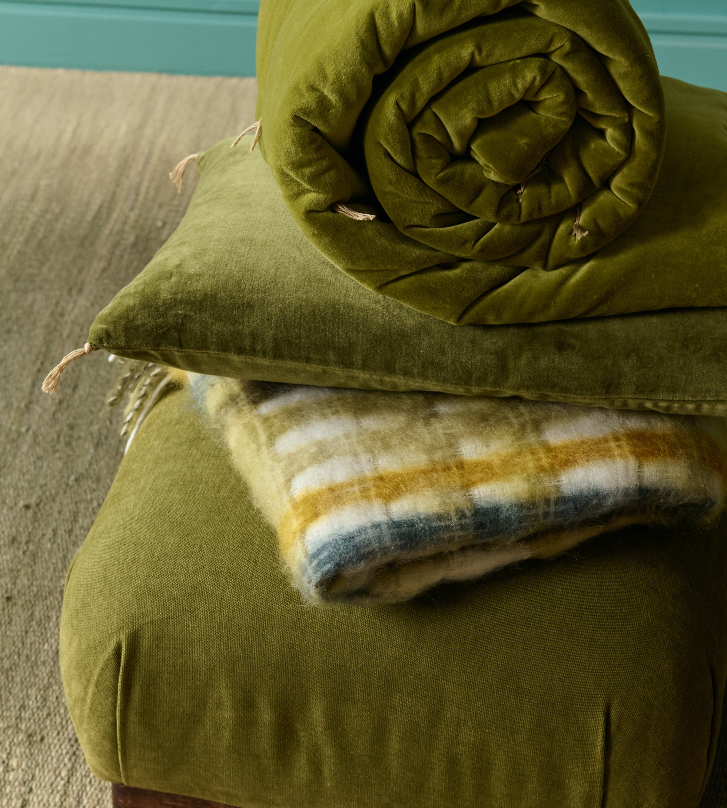 Mukhir Throw