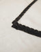 Linge de lit en khadi de coton blanc avec des contours noirs