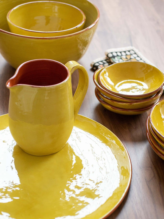 Vaisselle en argile jaune : la carafe