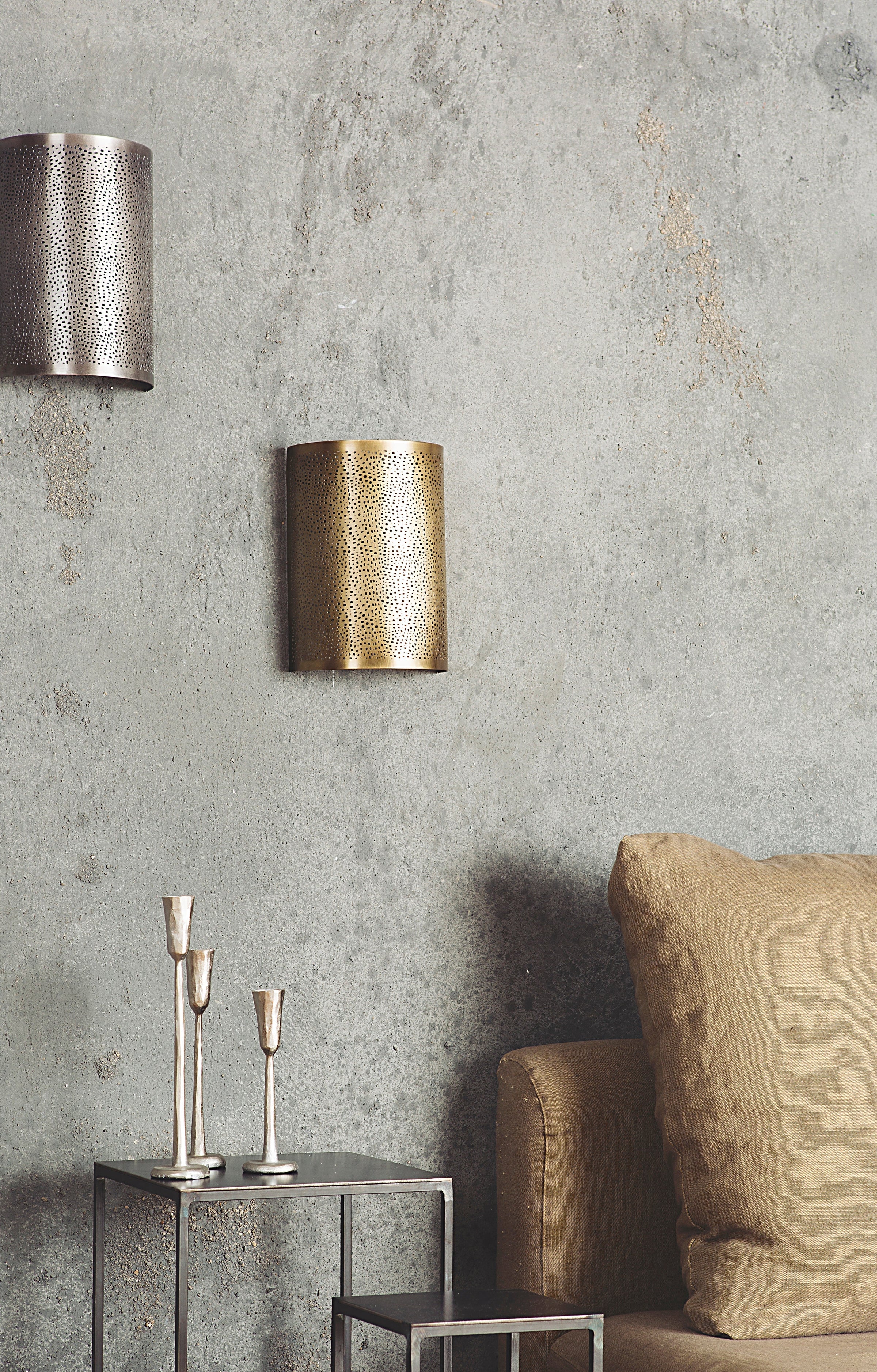 Luminaire : abat-jour cylindrique blanc avec des contours noirs