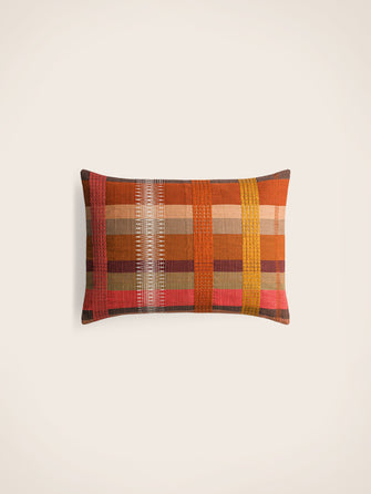 Packshot du coussin Loren en coton et à rayures multicolores