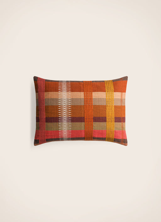 Packshot du coussin Loren en coton et à rayures multicolores