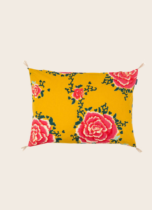 Housse de coussin aux motifs floraux jaune curcuma