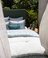 Linge de lit bleu pour l'été