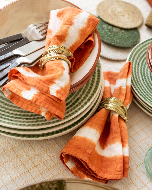 Assiettes vendues en lot peintes à la main en faïence
