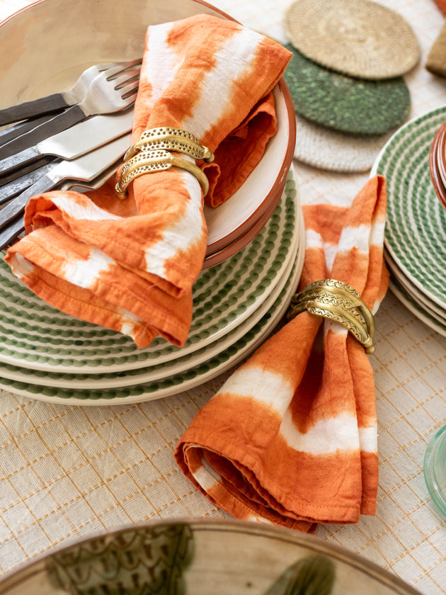 Assiettes vendues en lot peintes à la main en faïence