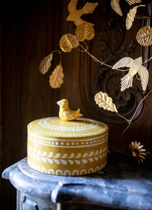 Guirlande dorée originale avec des oiseaux et des feuilles