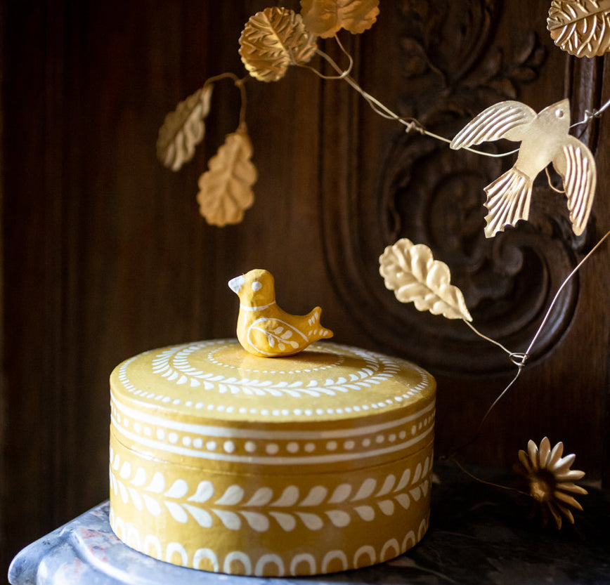 Guirlande dorée originale avec des oiseaux et des feuilles