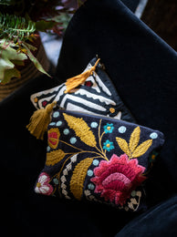 Cadeau à offrir : pochette brodée à fleurs