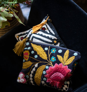 Cadeau à offrir : pochette brodée à fleurs