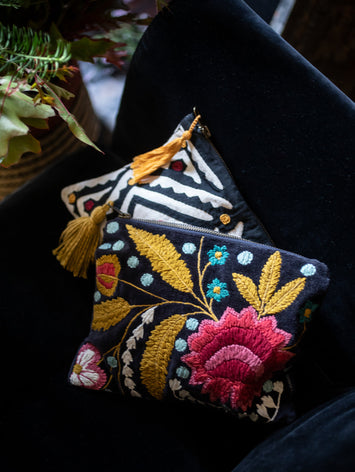 Cadeau à offrir : pochette brodée à fleurs