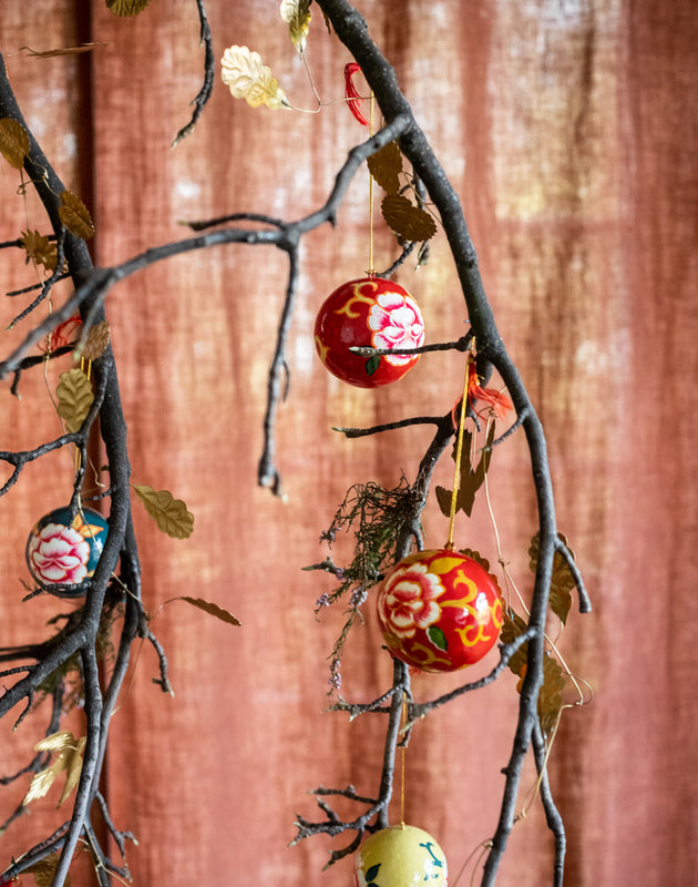 Décorer son sapin avec du rouge et du doré