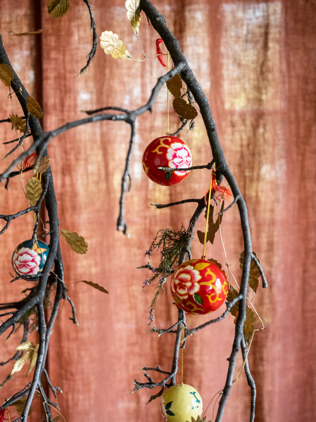 Décorer son sapin avec du rouge et du doré