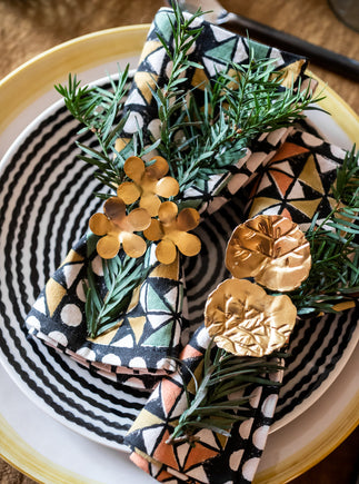 Ronds de serviette Floria en métal doré en forme de feuille et de fleur