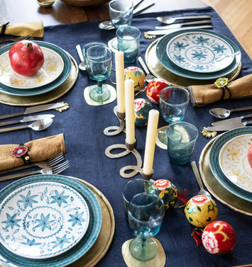 Inspiration table de noël avec une nappe bleue