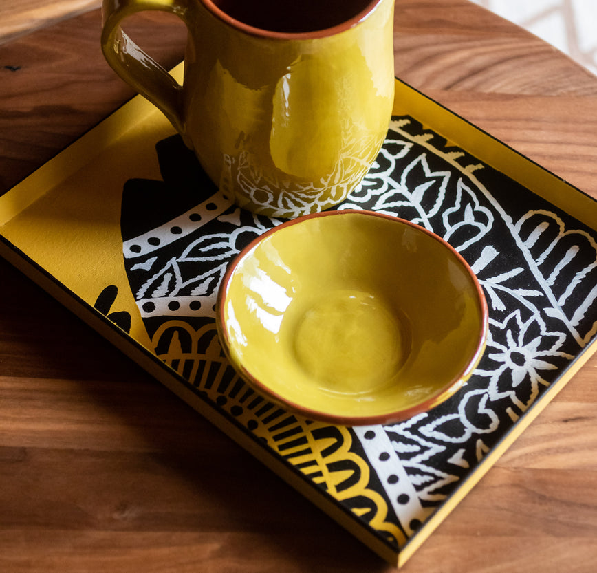 Carafe en argile rouge couleur jaune curcuma Koterra