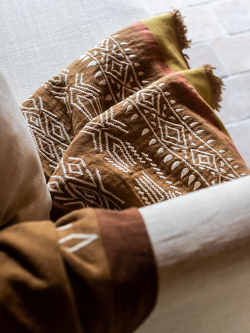 Plaid Dhara