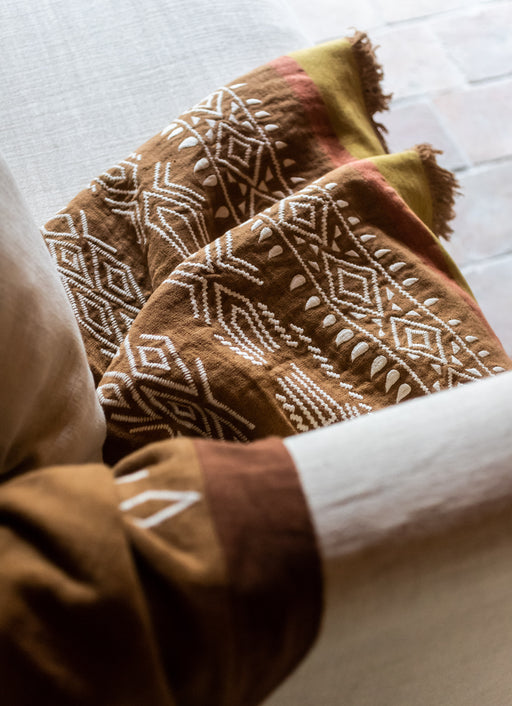 Plaid Dhara