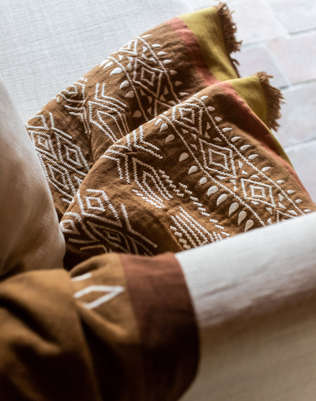 Plaid Dhara
