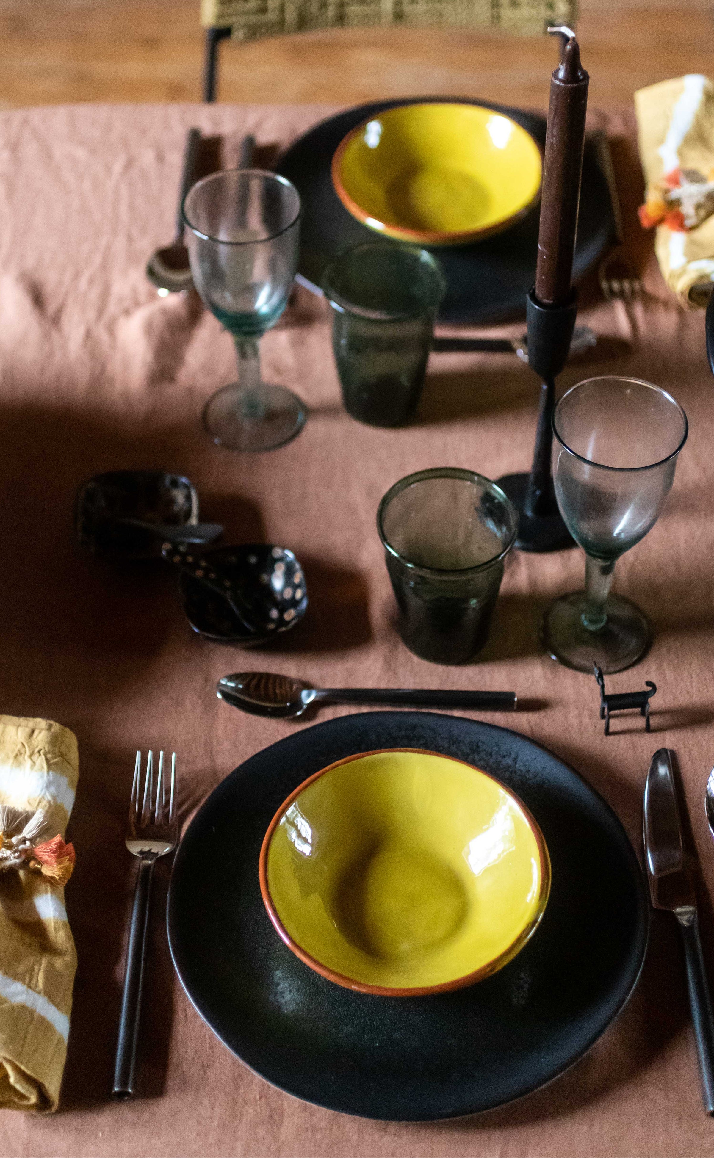Grandes assiettes fines en grès émaillé Way