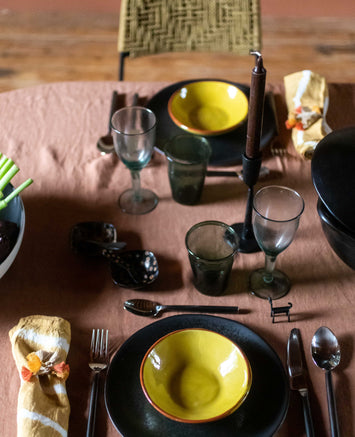 Grandes assiettes fines en grès émaillé Way