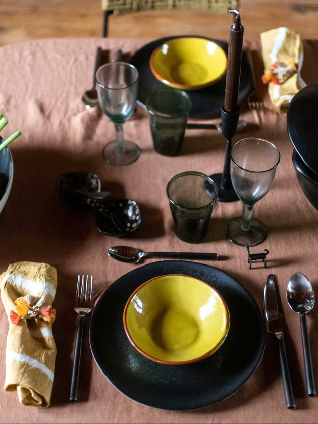 Grandes assiettes fines en grès émaillé Way
