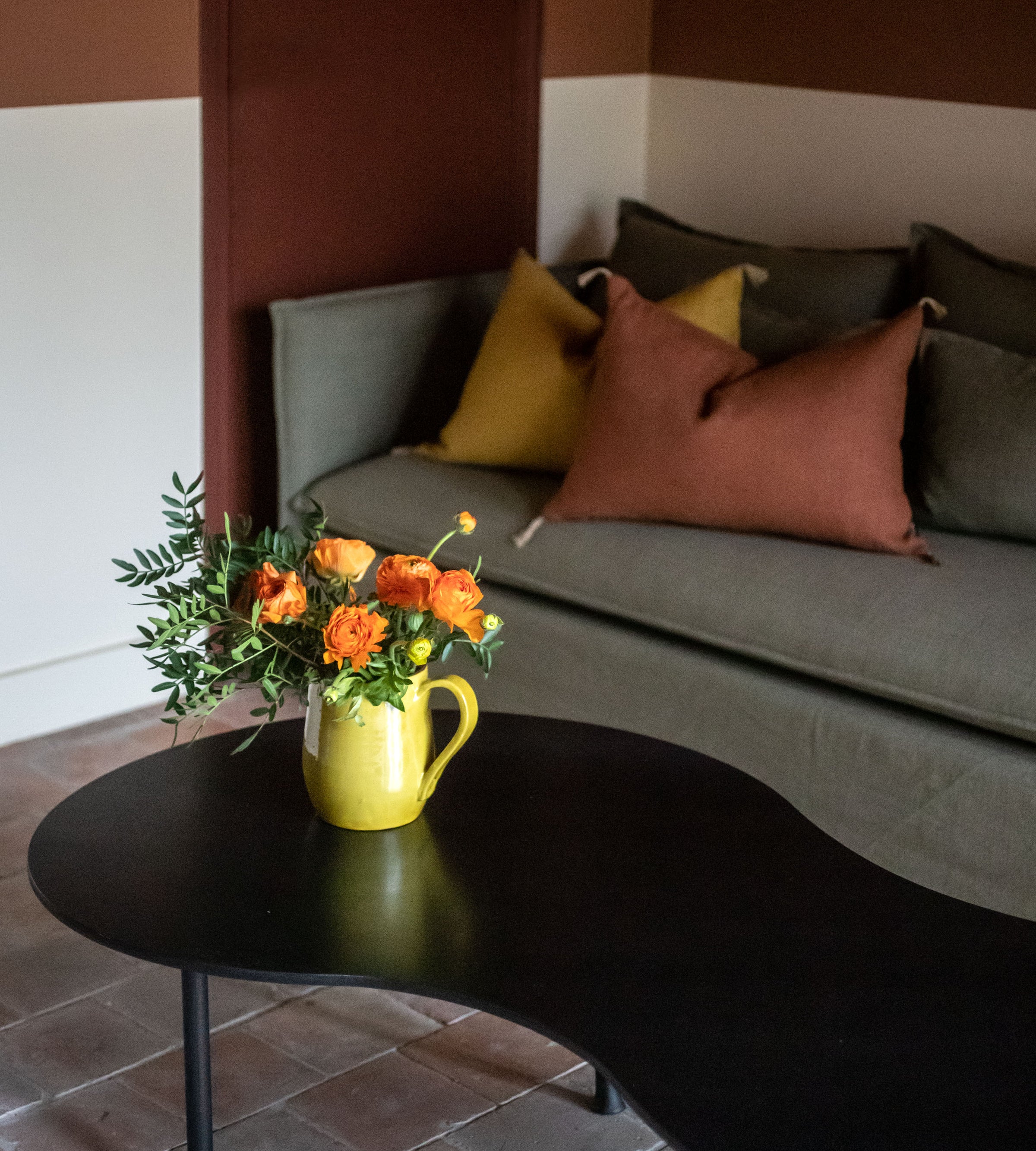 Niski coffee table