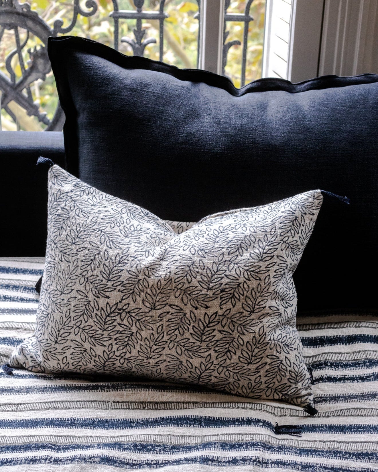 Housse de coussin motifs floraux bleu gris en coton Willow