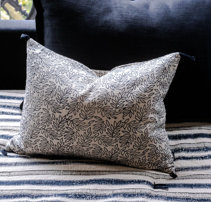 Housse de coussin motifs floraux bleu gris en coton Willow