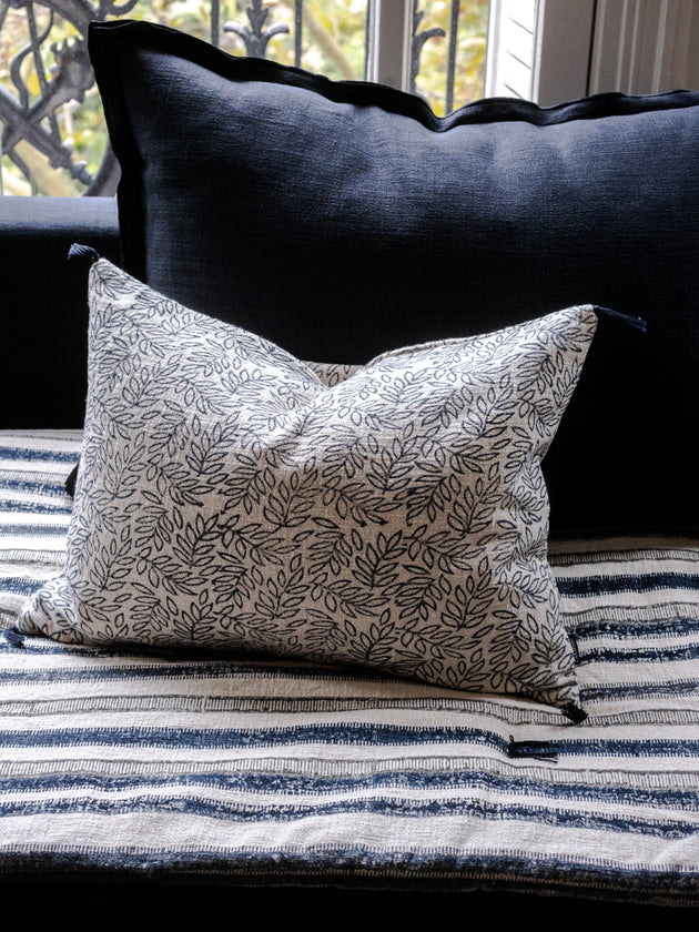 Housse de coussin motifs floraux bleu gris en coton Willow