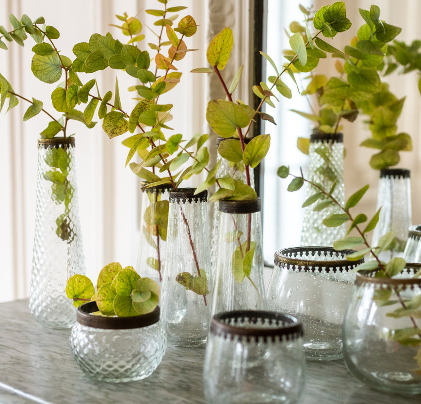 Accumulation de Photophores en verre recyclé et laiton ciselé