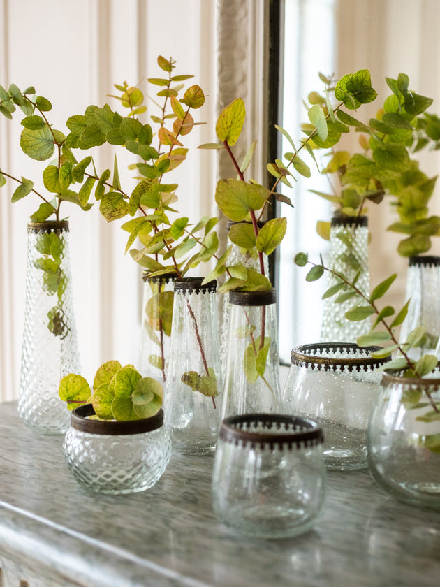 Accumulation de Photophores en verre recyclé et laiton ciselé