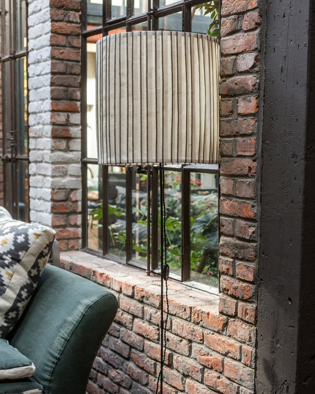 Pied de lampadaire Eos en acier brut noir