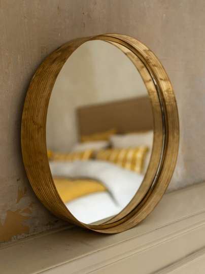 Pati Mirror